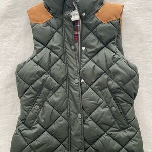 H&M Green Quilted Vest with Brown Details and Detachable Sherpa Lined Hood